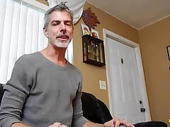 DILF Richard Lennox Show Off His Bare Feet