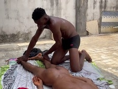 Outdoor message session with a happy ending