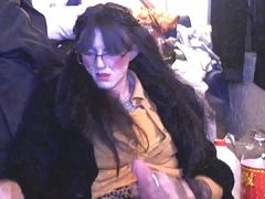 CROSDRESSER JERKS OFF HUGE COCK