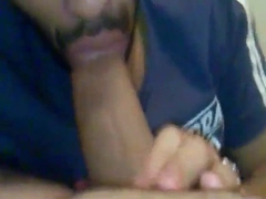 A married Arab sucks his owner not to pay the month 5