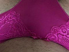 Mit Vibrator im Arsch in den Tanga gewixxt