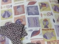 Gozando na calcinha da minha amiga casada.
