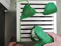 Cum on sexy bikini