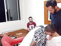 erkek kuaforlerde grup gay anal seks cum bbc