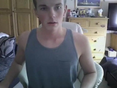 Nice amateur twunk flashes his enormous dinky on cam