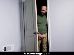 Step-dad Detects His Stud Peels off Down and Milks It for His Many Online Followers - Unclebangs