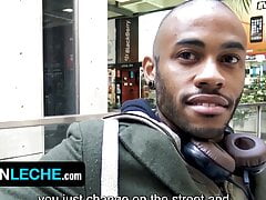 Latin Leche - Muscular Dude Agrees To Strips Off His Clothes To A Stranger To Earn Extra Bucks