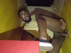 I gave my pussy to the gloryhole