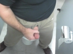 Draining-off in the office restroom stall