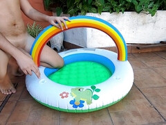Inflatable pool