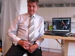 MASTURBATION AVEC VIDEO 1ERE PARTIE(191)