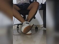Student shows his FEET while in virtual classes