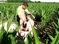 Twink fuck a guy in exhib outdoor
