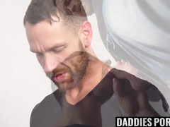 DaddiesPorno.com - Kit Cohen bailed out his stepson Sean Peek from jail