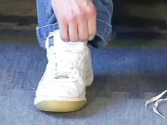 Twink rips his socks off and teases with his feet
