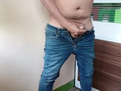 Napa jakol na naman ako sa workplace ko. Aga kasing nag uwian mga kasamahan ko