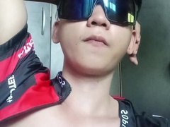 Pinoy Cyclist Gets Nasty Before his Long Rail - Siklistang Daks Jakol