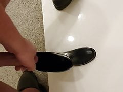 cum in the nora rubberboots of my girlfriend!