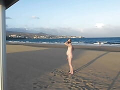 Long public wank at the beach
