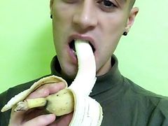 Eating food fetish - Chewing banana with crunchy sound