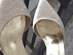Sweep floor play glue high heels