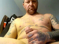 muscular and inked father 1609119