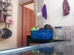 Apni bhabhi ke sath Mein khana banate Kiya