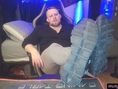 Hot bearded guy Wolfgangwhitexxx shows off his feet, cum on display?