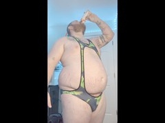 Big piggy Yatted Zaddy chugs and shakes his huge backside