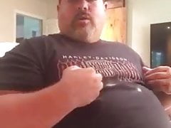Big bear nipples play and handsfree cum