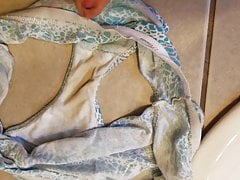 sniffing ddirty panties mu mother in low