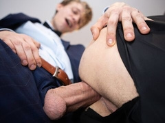 Daddy ass feels g reat (featuring Leo Louis and Leo Bacchus)