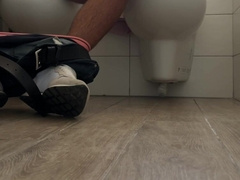Caught jacking, I spy on a dude's real ejaculation.