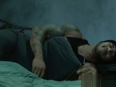 Bodybuilder gets blowjob before nailing