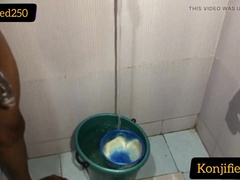 2 roomies douche together