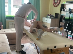 Dicky masseuse screws nicely-shaped twunk during rubdown