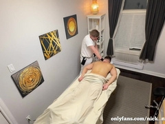 French construction stud got enticed by shirtlifter masseuse during rubdown