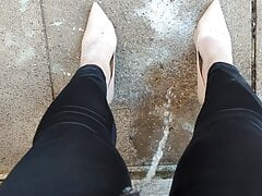 Crossdresser pisses in gym leggings and heels