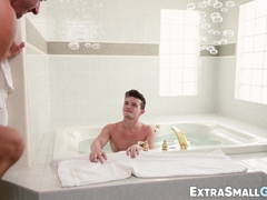 Grant Ducatis intimate bathtub fuck with muscular daddy Jay Stryker
