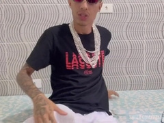 NOVINHO SAFADO MOSTRANDO O PAU GRANDE