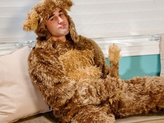 Muscular man Samuel O'Toole going hard while solo