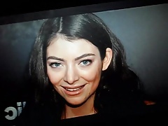 Lorde Cum Tribute Singer
