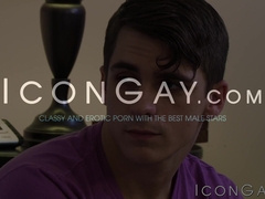 Hung twink Kory Houston seduces Hans Berlin with impromptu blowjob