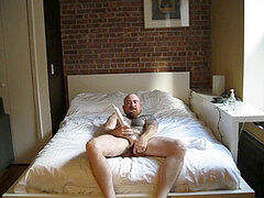 Tig3r Stevens FTM pummels his muff and rump