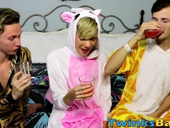 Gay threesome with three fit twinks who never use condoms