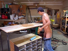 Insatiable welder opens up his culo with a buttplug all day at work
