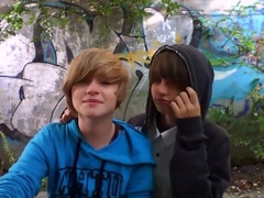 2 Girls Make Love