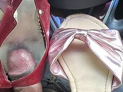 found pair of heels and a pair of sandals in customer lincoln car trunk