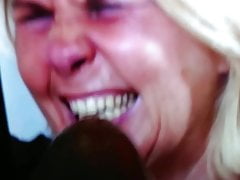 Stefanie volle Ladung ins Gesicht