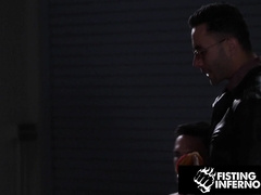 Nosey Plowers First-ever Going knuckle deep At Pub - FistingInferno